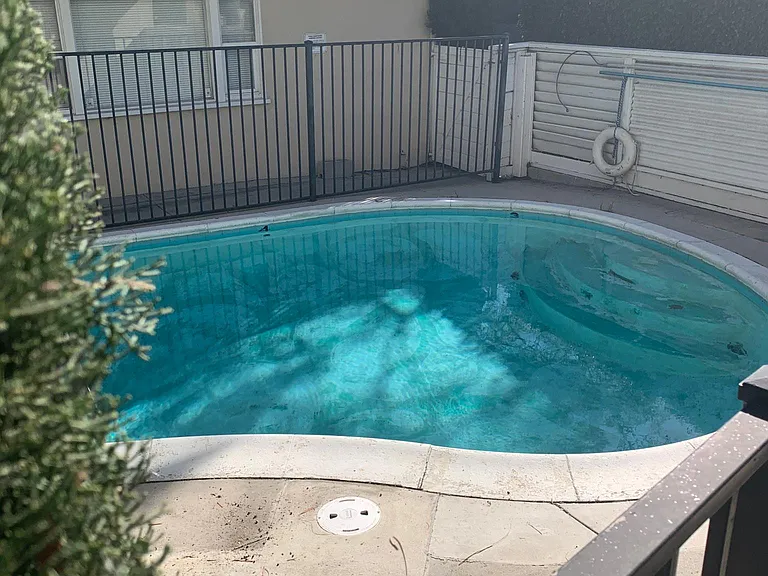 400 N Doheny Dr #4 — Photo 17