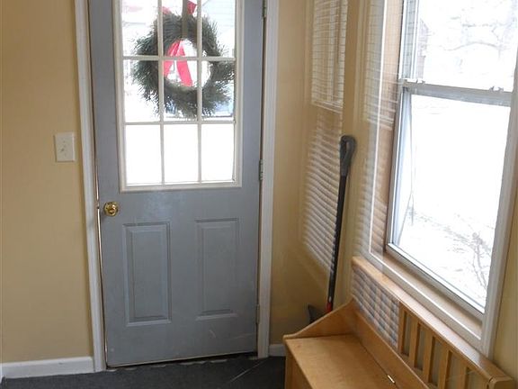 5th image of 806 Emerson St