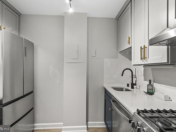 4th image of 1111 Arlington Blvd APT 318