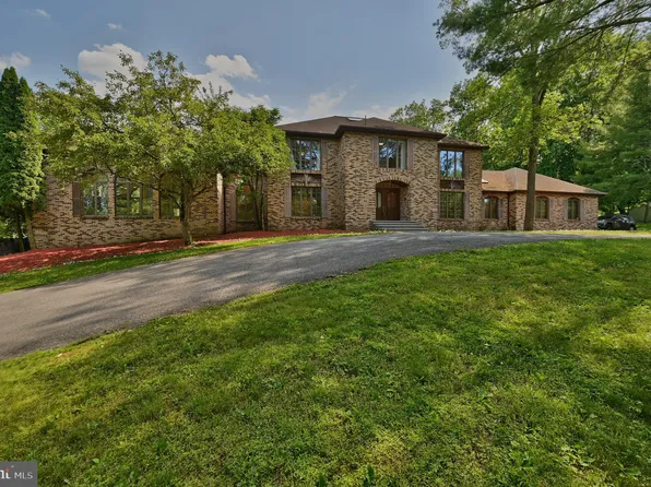 206 Amy Ct, Stroudsburg, PA 18360