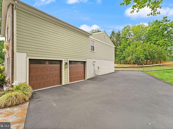 5th image of 10854 Meadowland Dr