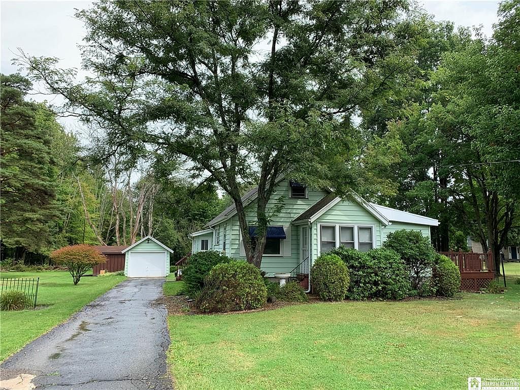 307 Howard Ave Jamestown Ny 14701 Mls R1299366 Zillow