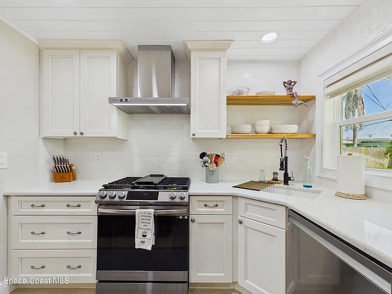 172 E Dover St — Photo 15