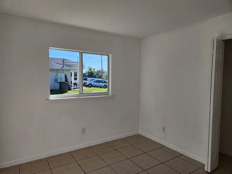 LO 4770-4772 Jordan Ave S — Photo 10