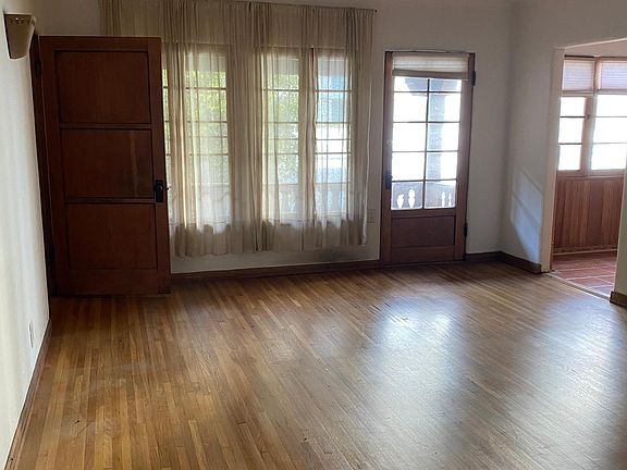 5th image of 120 S Maple Dr