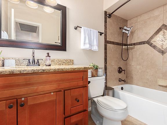 4th image of 2334 E Poinsettia Dr