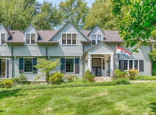 4 Clermont Ln, Saint Louis, MO 63124