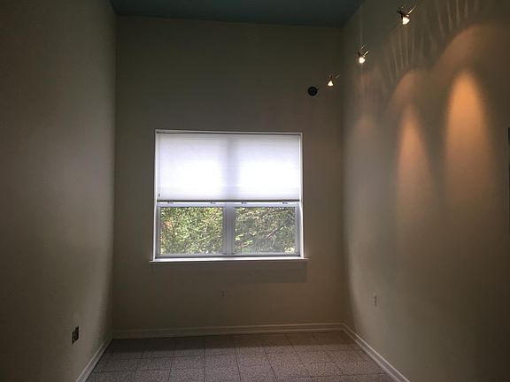 3rd image of 15 Glenridge Ave APT 4