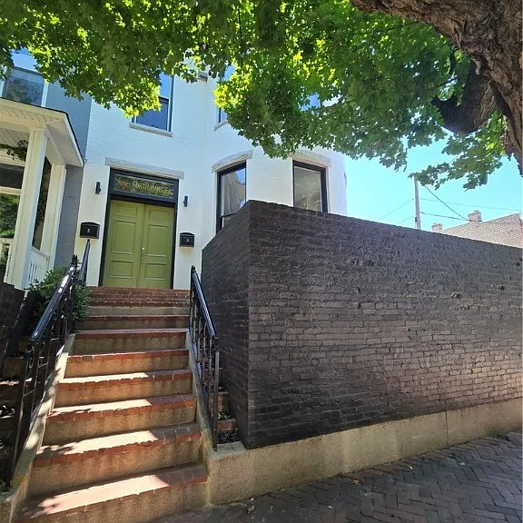 1 N Harvie St #B — Photo 1
