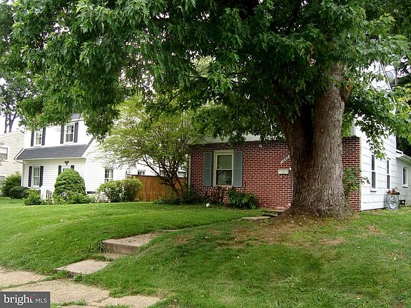 4th image of 1227 Seven Oaks Rd