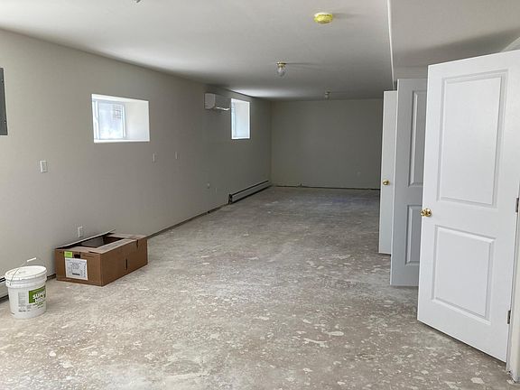 4th image of 446 Robinson Ave #1