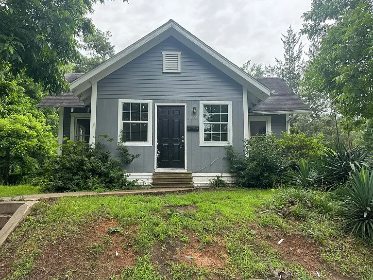 3031 Catherine St — Photo 2