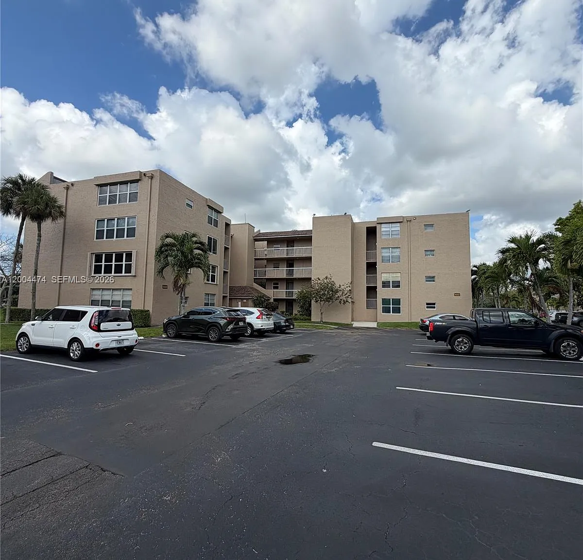Tangerine Condominium Fou — Photo 1