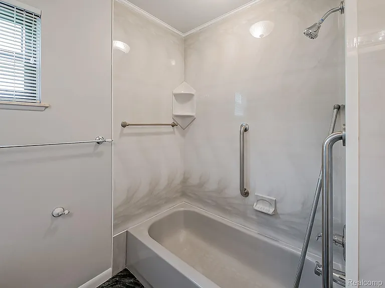 7580 Thornwood St — Photo 40