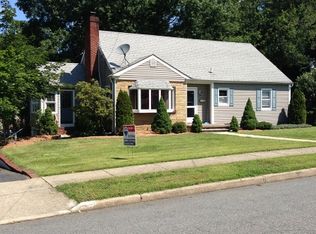 419 Riverview Rd, Pompton Lakes, NJ 07442