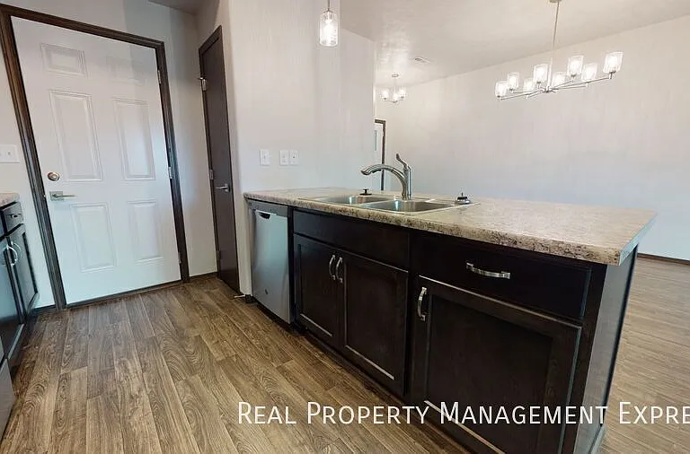 4615 E Leubecher Pl — Photo 4