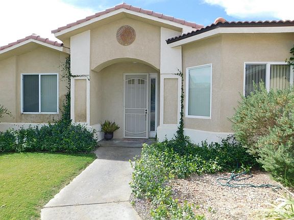 5th image of 65071 Cliff Cir S