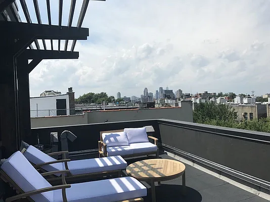 Rented by Tapiro Realty | media 17