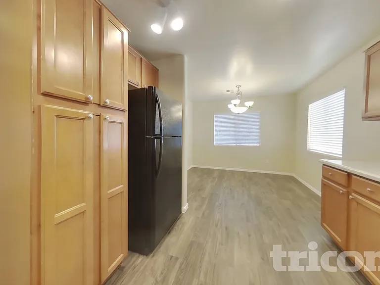 11634 W Vogel Ave — Photo 5
