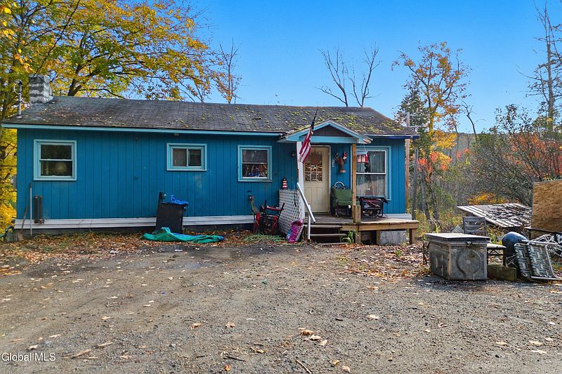 2nd image of 1557 Hemlocks Lane