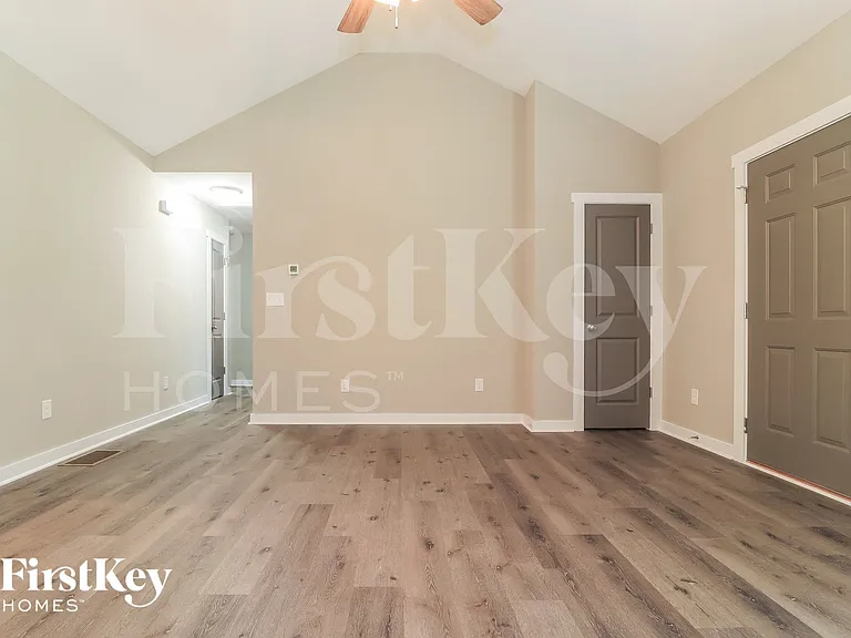321 Spring Ridge Dr — Photo 5