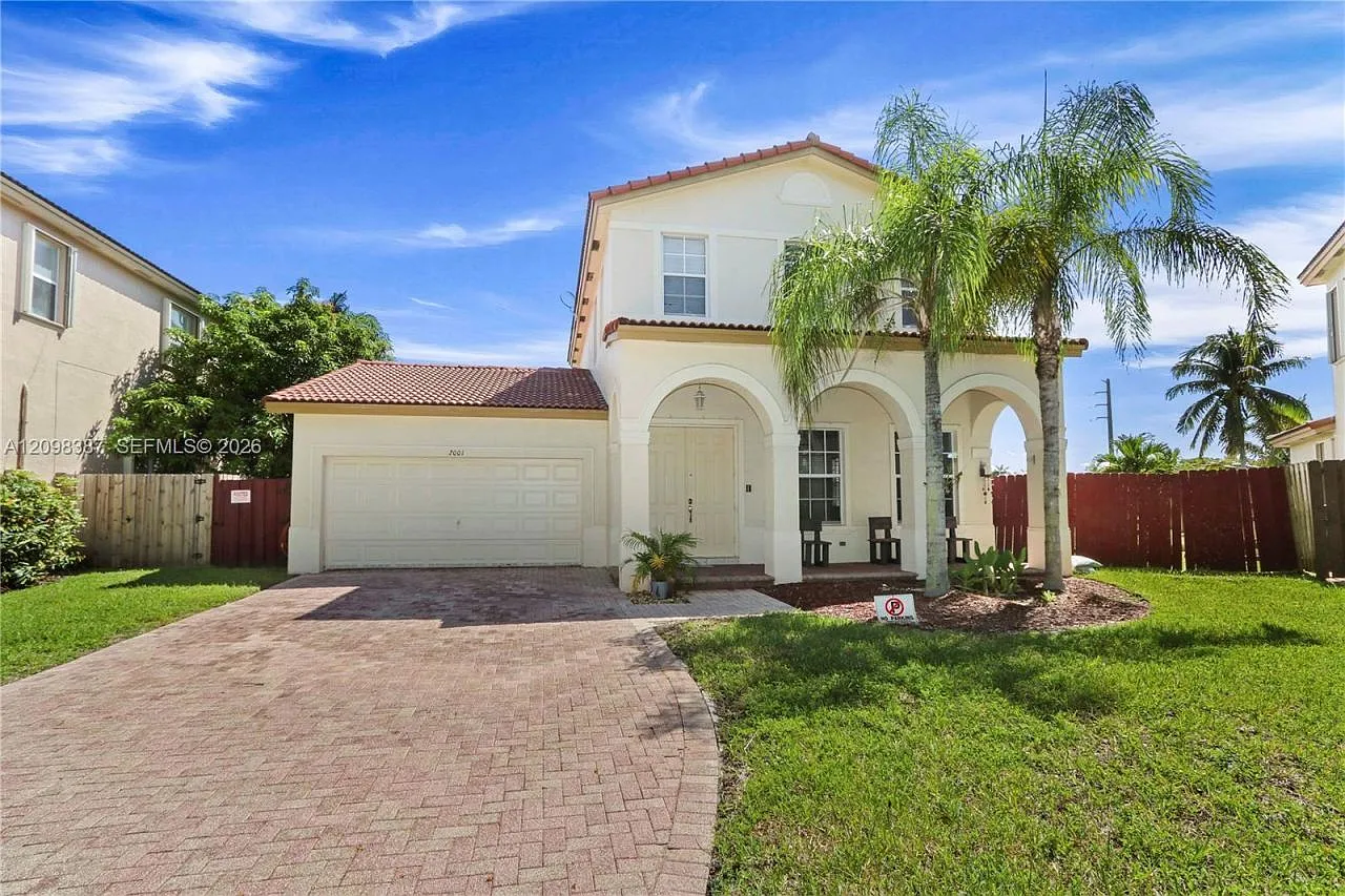 4 bed, 4.0 bath, 2347 sqft, $4,000 — Photo 1