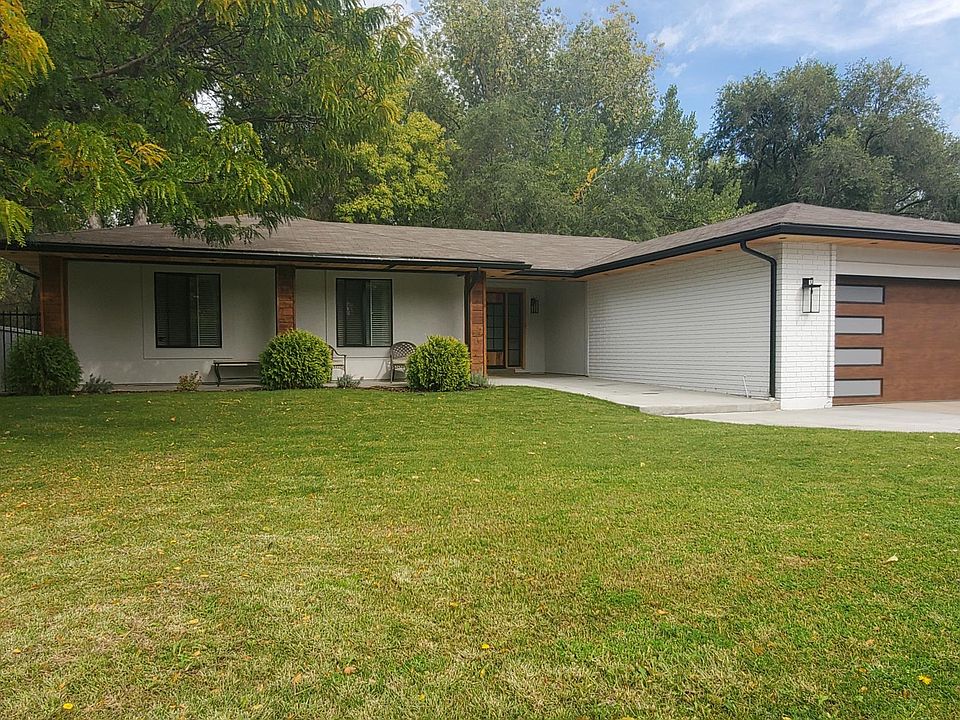 1st image of 1217 E Matthew Ave