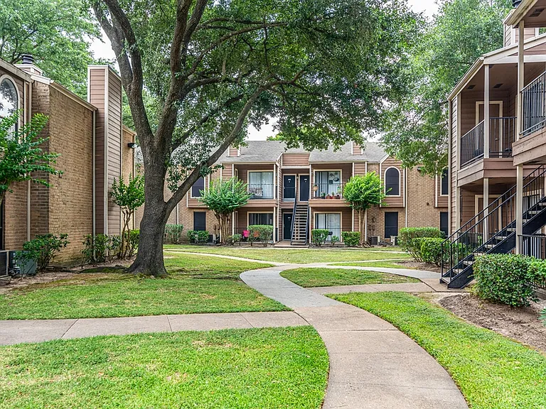 The Park @ Live Oak Apartments — Photo 17