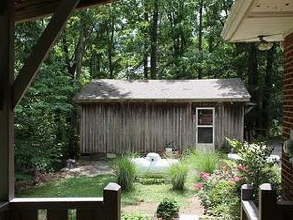 Detached garage