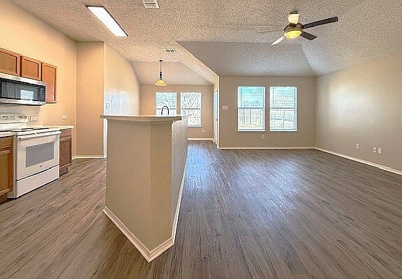 5th image of 1107 Alexandria Dr
