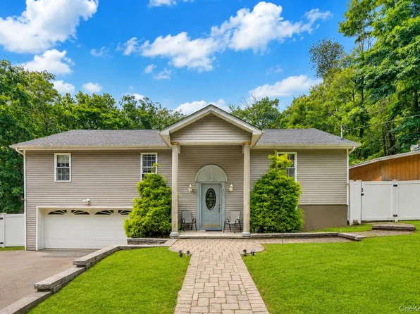 23 Hazelwood Road N, Wurtsboro, NY 12790