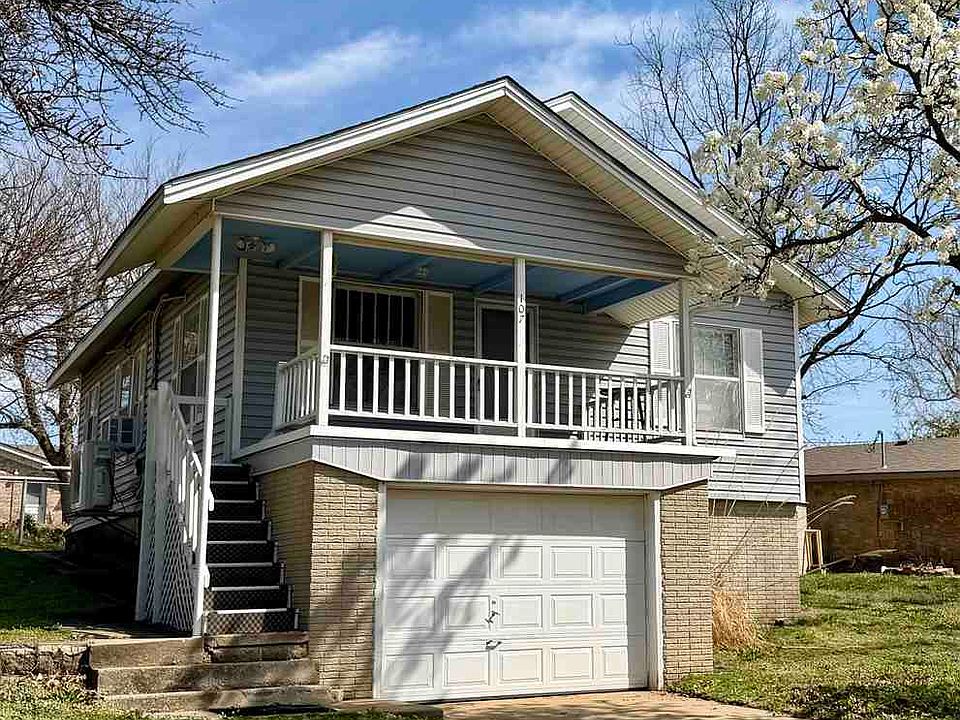 1st image of 107 Oak Dr