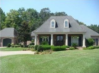 1019 Oak Lake Dr, Breaux Bridge, LA 70517