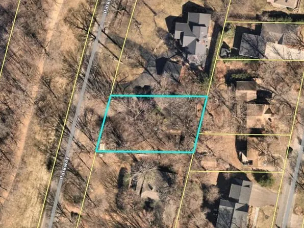 3705 Parkway St, Deephaven, MN 55391