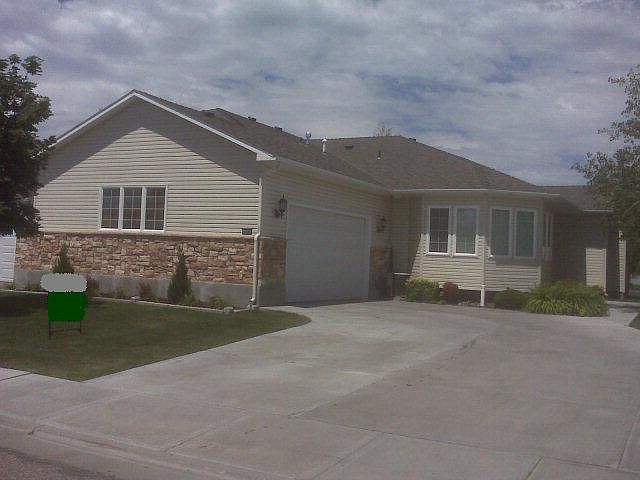 1st image of 456 Hickory Cir