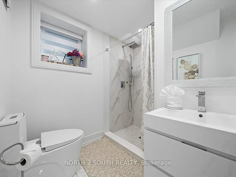 118 Berkely St — Photo 44