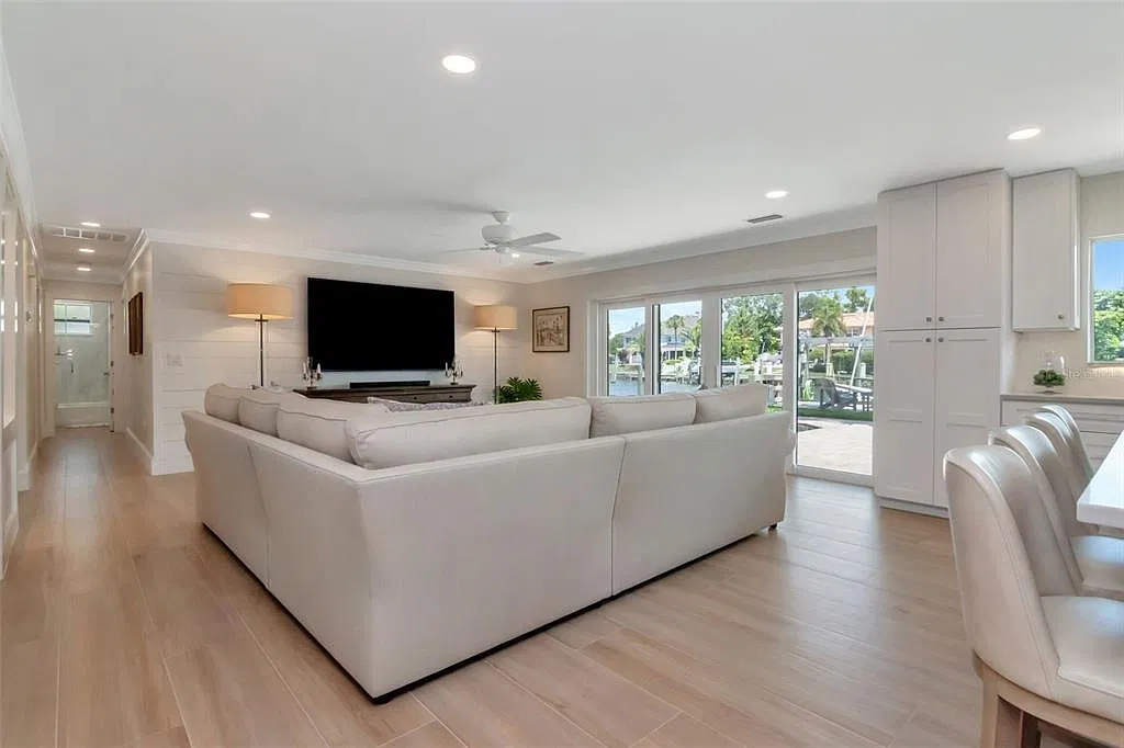 4 bed, 3.0 bath, 2162 sqft, $9,000 — Photo 4