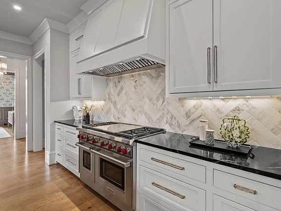 2nd image of 812 Manchester Dr