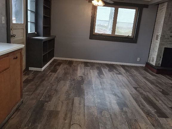 3rd image of 920 2nd Ave NE