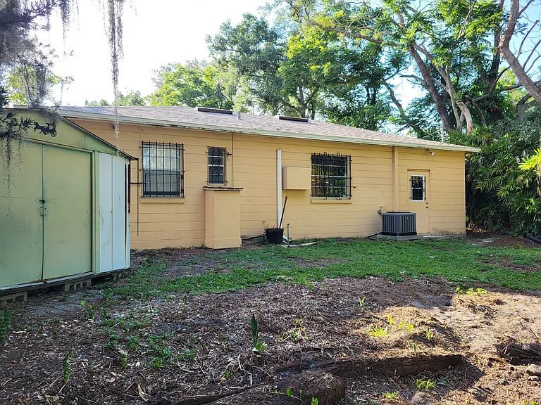 10815 N Edison Ave — Photo 3