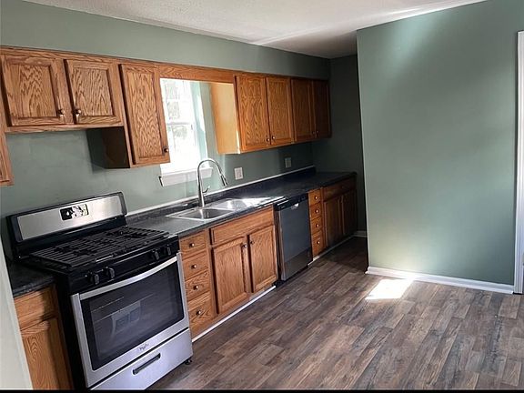 4th image of 3406 Roberts St