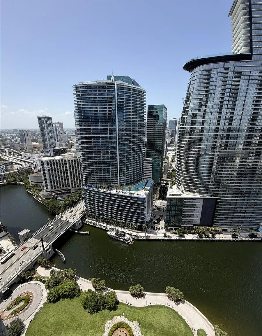 Iconbrickell Condo No 1 — Photo 1