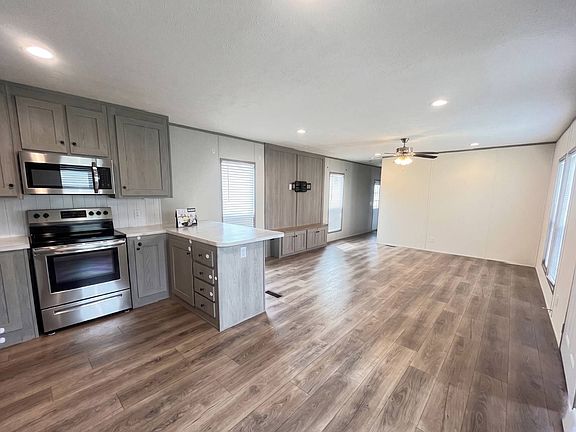 5th image of 18733 Samuels Rd #102