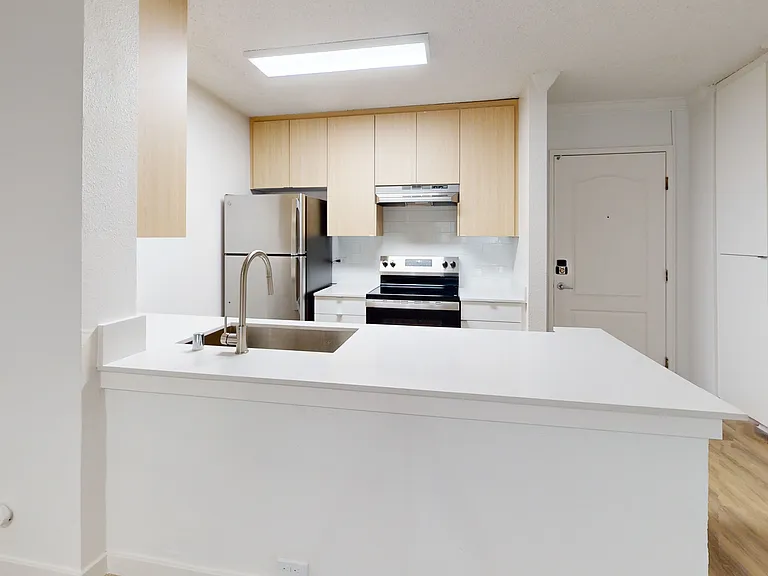 Eight 80 Newport Beach — Photo 221