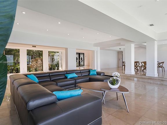 5th image of 1431 N Venetian Way