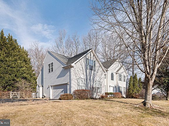 2nd image of 13 Stirling Dr
