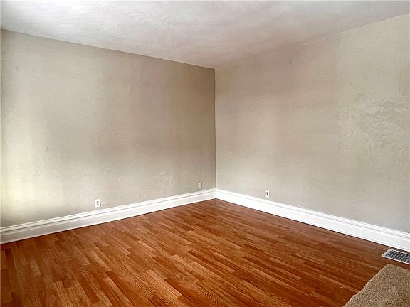 4th image of 518 4th Ave