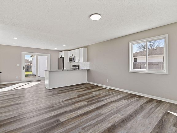 2nd image of 102 Redmond Rd