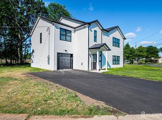 129 Winthrop Rd, Edison, NJ 08817