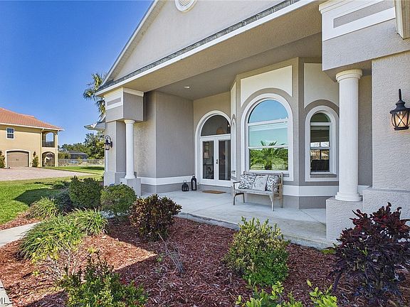 3rd image of 18220 Riverchase Ct